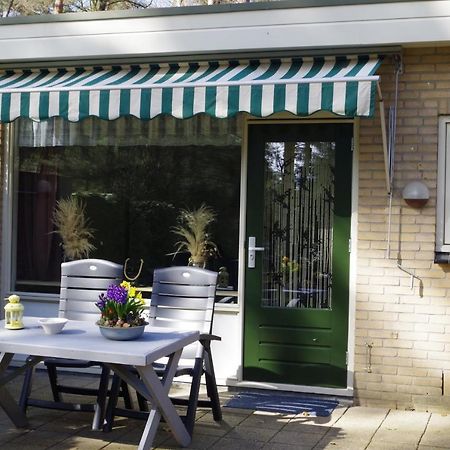 Geschakelde Bungalow Op De Veluwe "De Eekhoorn" Otterlo Bagian luar foto