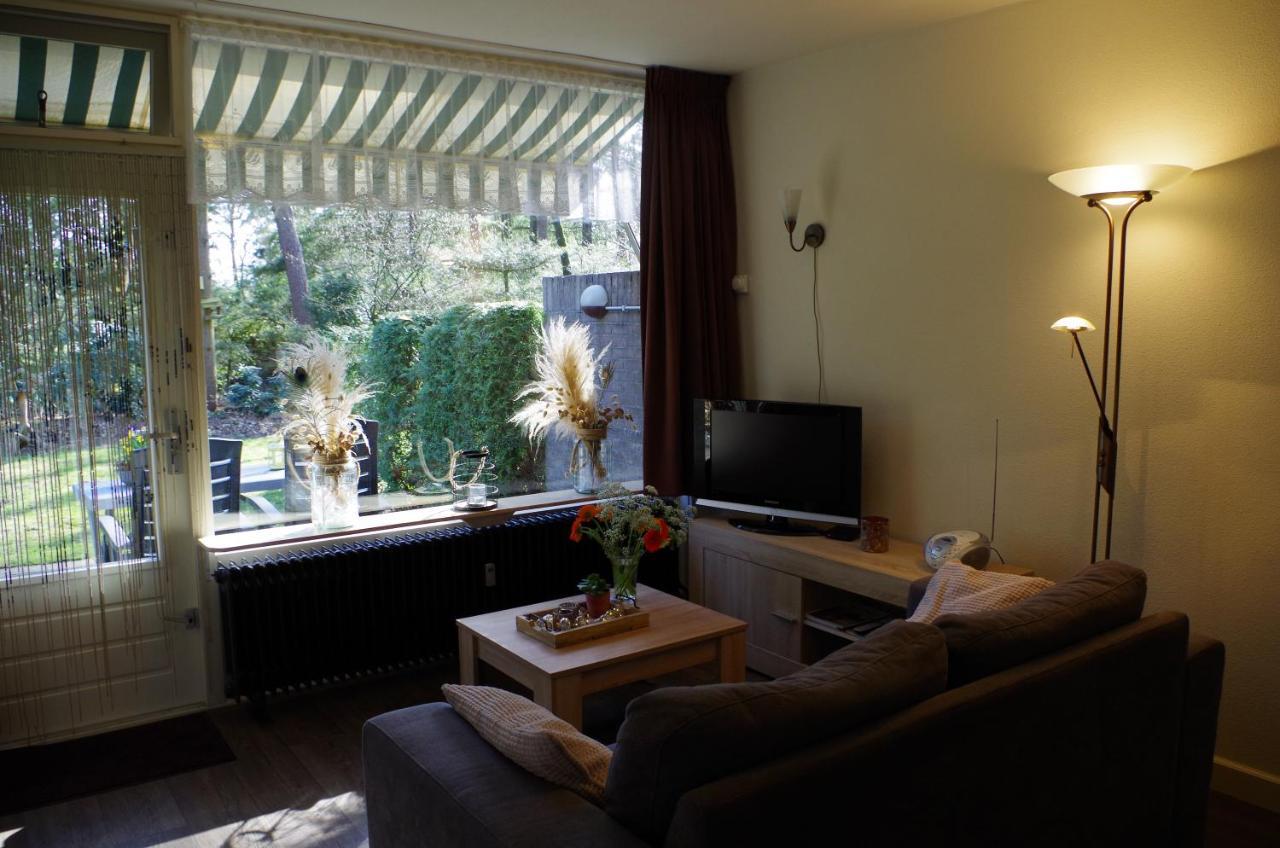 Geschakelde Bungalow Op De Veluwe "De Eekhoorn" Otterlo Bagian luar foto